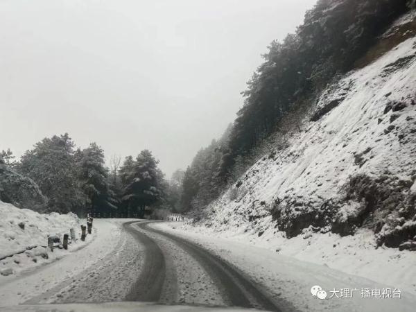 低于0℃,道路结冰黄色预警!云南多地降雪,道路封闭景区暂停开放 低于0℃,道路结冰黄色预警!云南多地降雪,道路封闭景区暂停开放