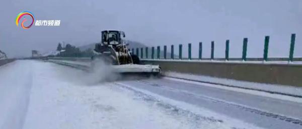 低于0℃,道路结冰黄色预警!云南多地降雪,道路封闭景区暂停开放 低于0℃,道路结冰黄色预警!云南多地降雪,道路封闭景区暂停开放