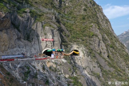 巫镇高速首座特长瓦斯隧道贯通 巫镇高速首座特长瓦斯隧道贯通