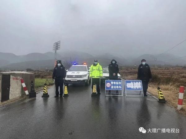 低于0℃,道路结冰黄色预警!云南多地降雪,道路封闭景区暂停开放 低于0℃,道路结冰黄色预警!云南多地降雪,道路封闭景区暂停开放