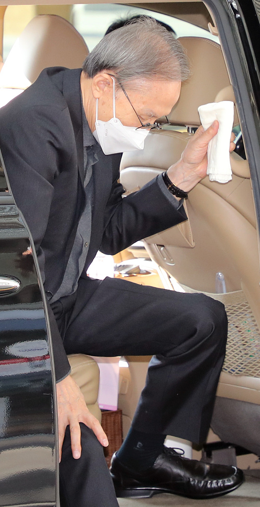 韩国前总统李明博出狱待遇惨淡:没养老金,不配司机,无秘书 韩国前总统李明博出狱待遇惨淡:没养老金,不配司机,无秘书