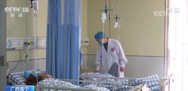 广西南宁医护人员满负荷工作 全力救治每一位患者