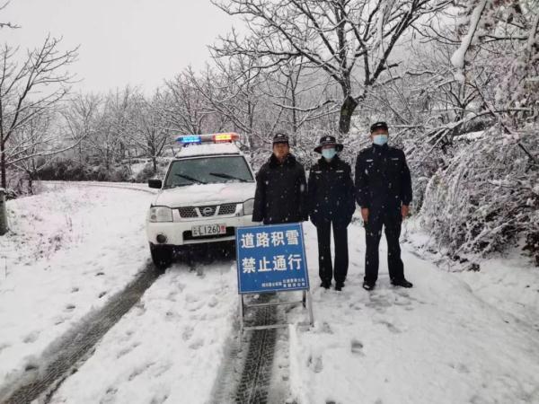 低于0℃,道路结冰黄色预警!云南多地降雪,道路封闭景区暂停开放 低于0℃,道路结冰黄色预警!云南多地降雪,道路封闭景区暂停开放