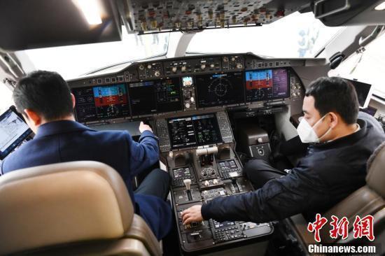 全球首架C919国产大飞机亮相成都天府国际机场 全球首架C919国产大飞机亮相成都天府国际机场