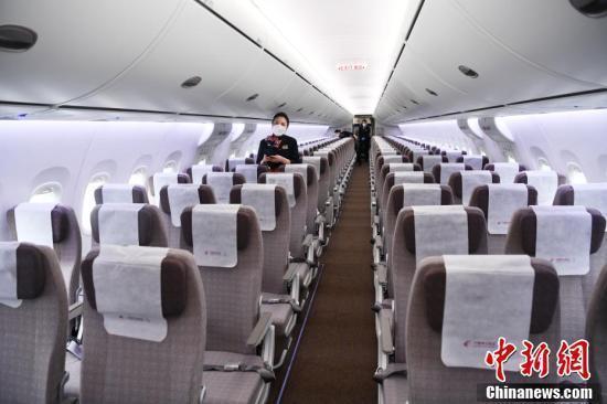 全球首架C919国产大飞机亮相成都天府国际机场 全球首架C919国产大飞机亮相成都天府国际机场