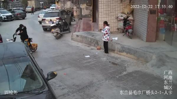 女孩频偷快递如“拆盲盒”!其偷窃目的竟是...... 女孩频偷快递如“拆盲盒”!其偷窃目的竟是......