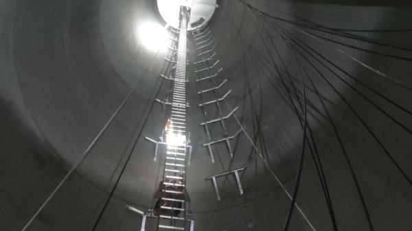 80米高空救援！两工人受伤被困风电塔筒内