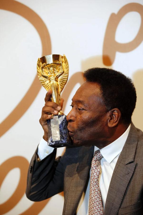 别了！“球王”贝利