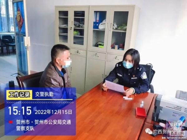 惊魂!大货车高速匝道口压线变道,瞬间吓坏后车…… 惊魂!大货车高速匝道口压线变道,瞬间吓坏后车……