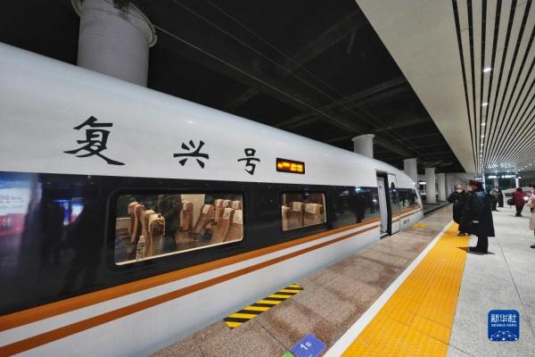 北京至唐山城际铁路开通运营