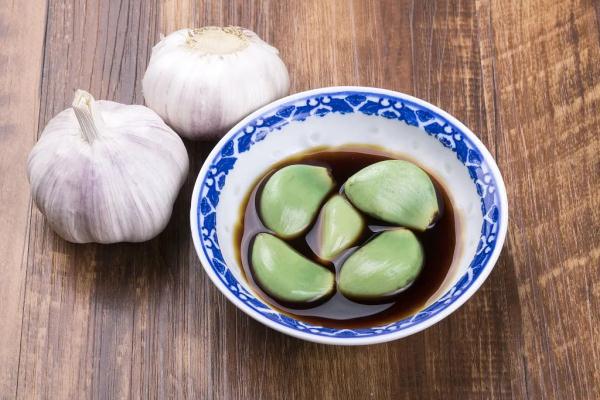 腊八蒜，怎么腌才能“绿如翡翠”？记住这三点，酸香脆爽吃不够