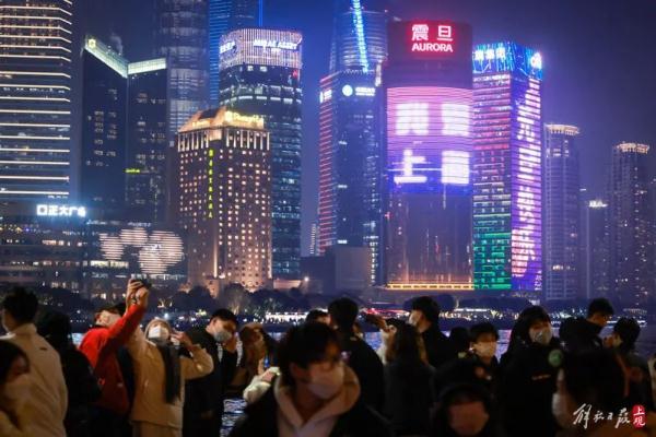 跨年夜上海，外滩这一幕再现！
