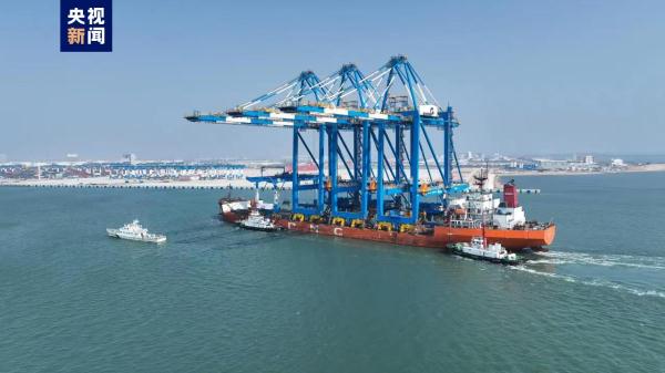 最大岸桥安全运抵 广西北部湾港即将开启20万吨自动化集装箱码头时代 最大岸桥安全运抵 广西北部湾港即将开启20万吨自动化集装箱码头时代