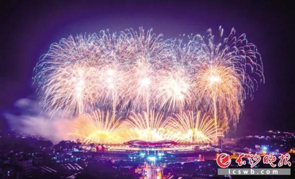 人山人海！这是昨夜的长沙！