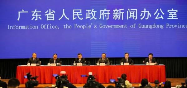 “澳车北上”今起实施：首辆澳车零时顺利入境广东