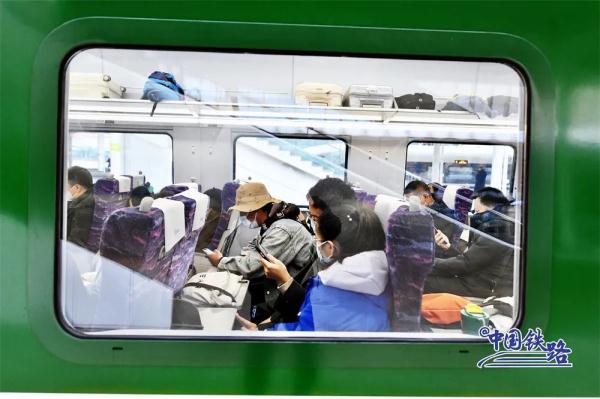复兴号新车元旦首秀！