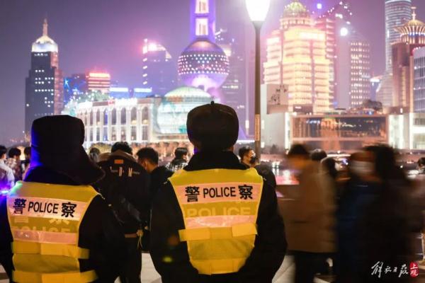 跨年夜上海，外滩这一幕再现！