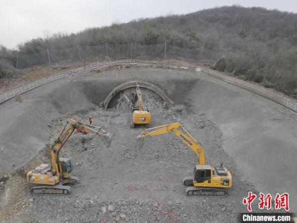 上海至南京至合肥高铁安徽段最长隧道开始洞身开挖 上海至南京至合肥高铁安徽段最长隧道开始洞身开挖
