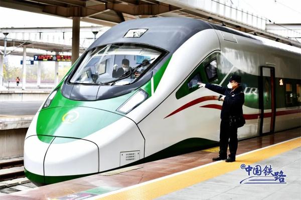 复兴号新车元旦首秀！