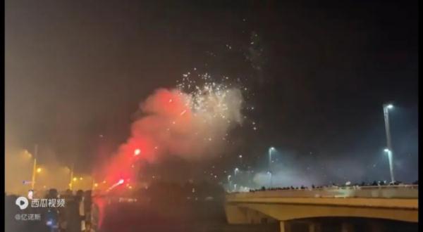 郑州CBD可燃放烟花？回应：昨夜今晨已上街劝阻市民上万余人次
