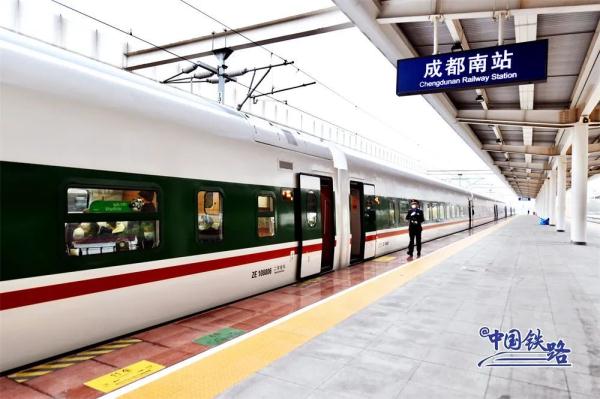 复兴号新车元旦首秀！