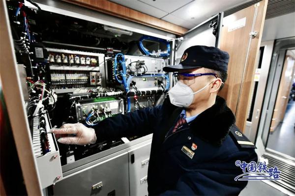 复兴号新车元旦首秀！