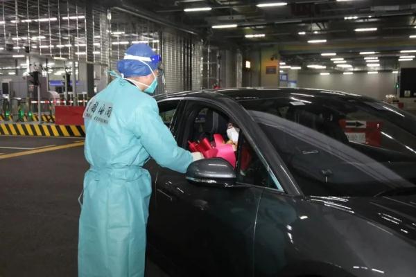 “澳车北上”今起实施：首辆澳车零时顺利入境广东