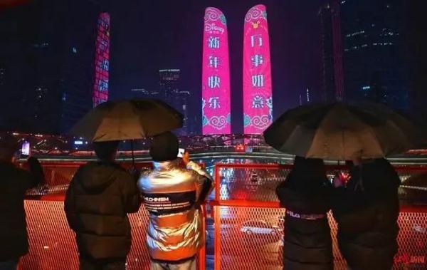 跨年夜上海，外滩这一幕再现！