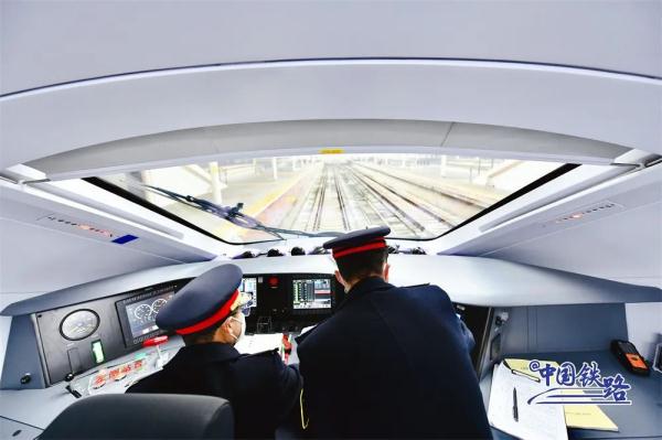 复兴号新车元旦首秀！