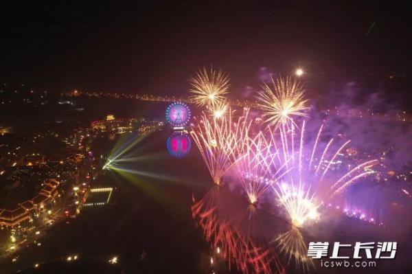 人山人海！这是昨夜的长沙！