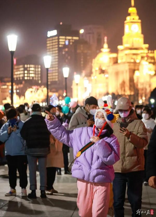 跨年夜上海，外滩这一幕再现！