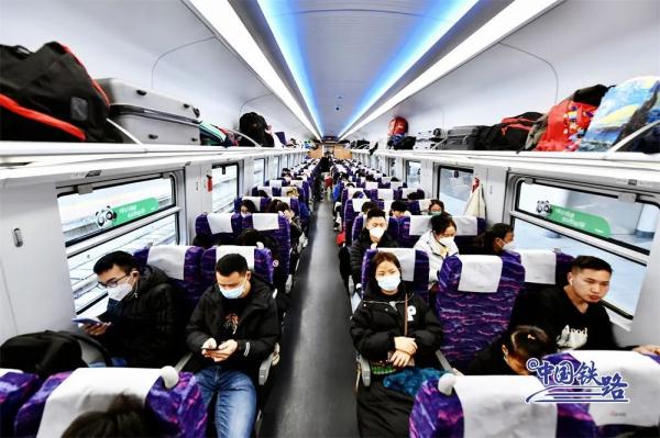 复兴号新车元旦首秀！