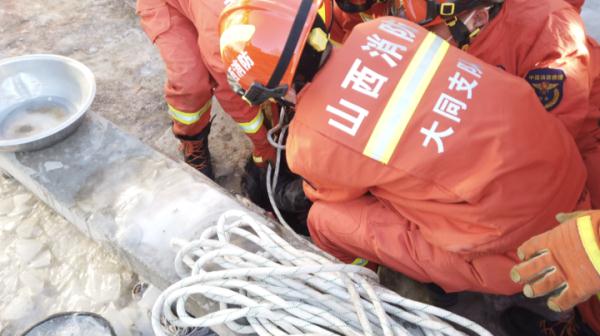 小棉袄立大功！爸爸被困井下，6岁女儿机智报警！