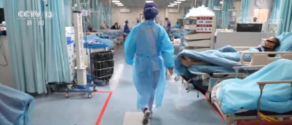 扩容收治 内外科协力渡难关 全力以赴护佑生命 扩容收治 内外科协力渡难关 全力以赴护佑生命