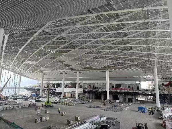 中铁建工集团江阴站项目元旦施工忙