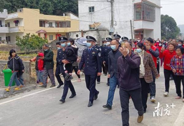 广东梅州五华警方3天辗转4省解救被拐女童