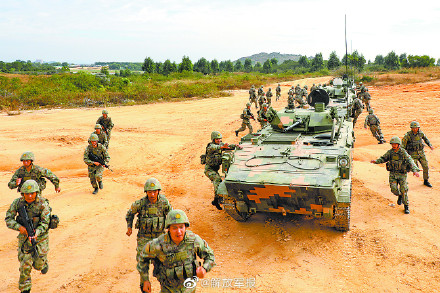 高燃酷图！直击空降兵某旅实弹战术演练