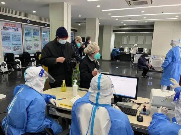 又一地发现XBB！上海：抗病毒药物、氧气罐等已优先向社区倾斜配备