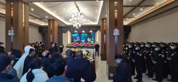 痛心!新年之际,派出所所长牺牲在工作岗位上 痛心!新年之际,派出所所长牺牲在工作岗位上
