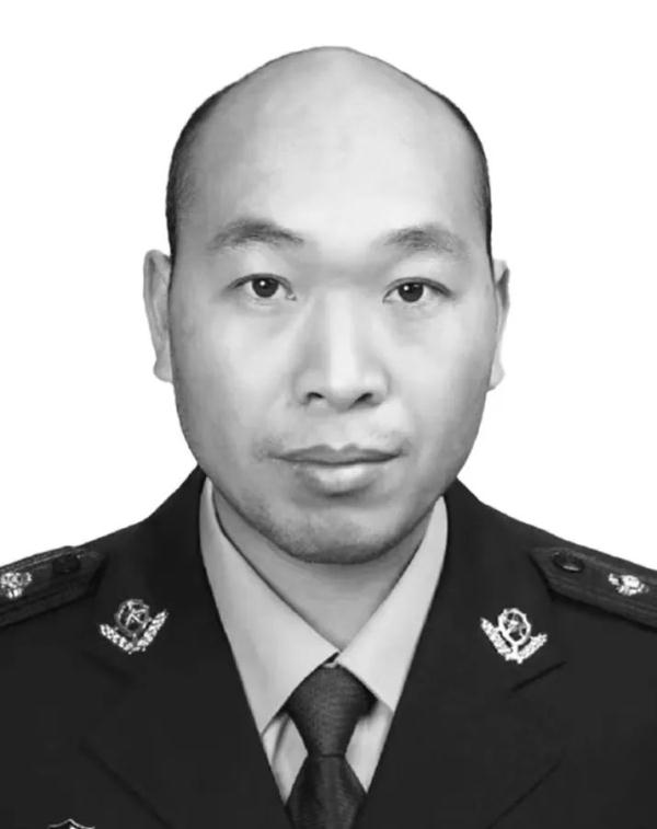 痛心!新年之际,派出所所长牺牲在工作岗位上 痛心!新年之际,派出所所长牺牲在工作岗位上