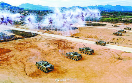 高燃酷图！直击空降兵某旅实弹战术演练