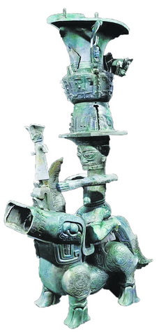 三星堆青铜神兽与顶尊跪坐人像三维扫描成功合体