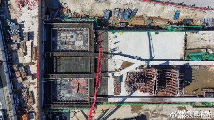 深圳地铁16号线二期首座车站顺利封顶