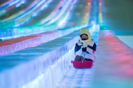 “出溜滑”！哈尔滨冰雪大世界生图直出