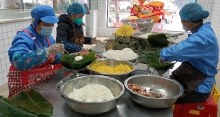 农历新年将至，广东肇庆裹蒸飘香