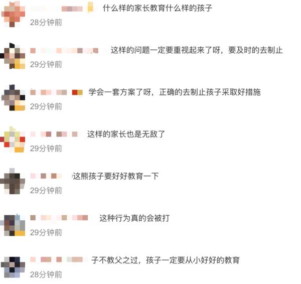 一女子试衣遭两男童推帘！出言制止还被家长辱骂抢手机……