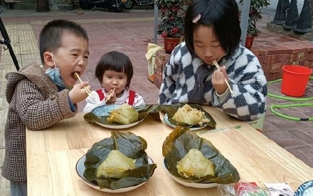 农历新年将至，广东肇庆裹蒸飘香
