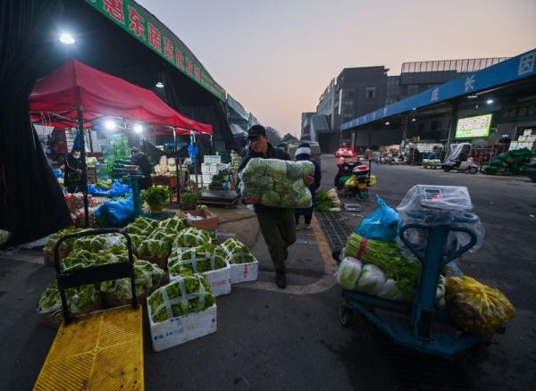 浙江金华：“菜篮子”物丰货足迎新春