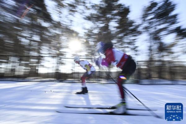 滑雪爱好者竞逐“中国瓦萨”国际滑雪节