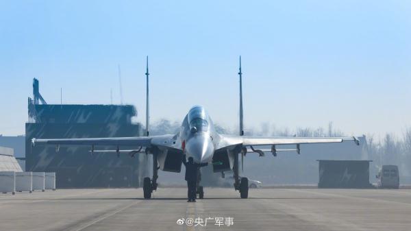 战鹰出击！空军航空兵新年开训高清图
